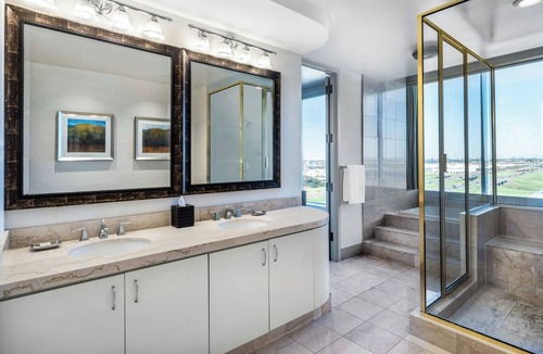 Farmers Branch Hotel | Renaissance Dallas North Hotel