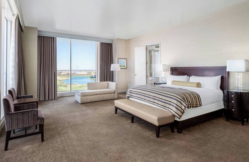 Farmers Branch Hotel | Renaissance Dallas North Hotel