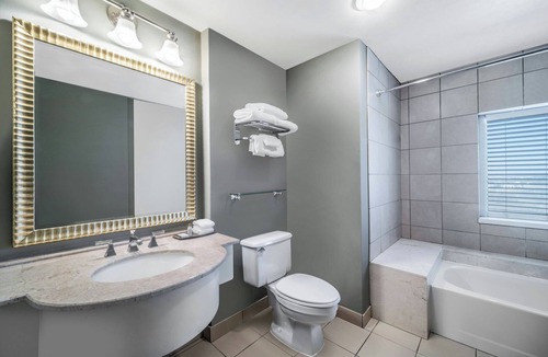 Farmers Branch Hotel | Renaissance Dallas North Hotel