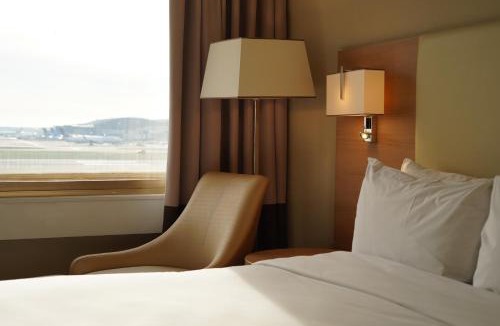 Heathrow Villages Hotel | Renaissance London Heathrow Hotel