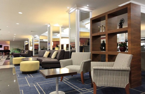 Heathrow Villages Hotel | Renaissance London Heathrow Hotel
