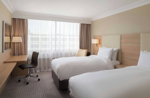Heathrow Villages Hotel | Renaissance London Heathrow Hotel