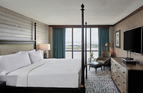 Central Business District Hotel | Renaissance Mobile Riverview Plaza Hotel