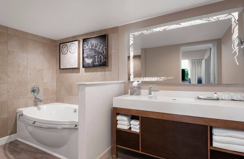 Airport Area Hotel | Renaissance Newport Beach Hotel