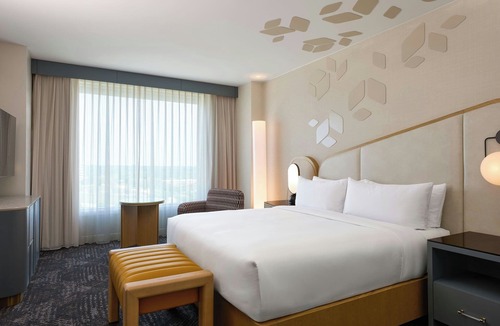 Schaumburg Hotel | Renaissance Schaumburg Convention Center Hotel