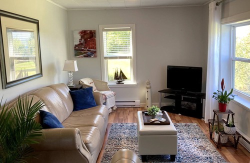 Kiersteadville Cottage | ReNEWd Rest Cottage
