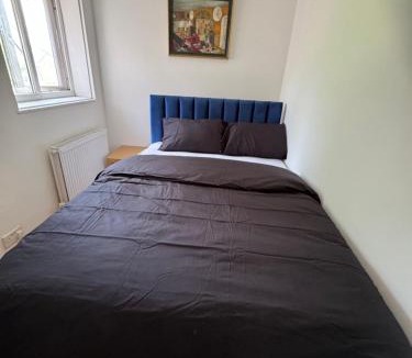 Heston Central House | Renfrew Road