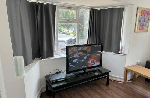 Heston Central House | Renfrew Road