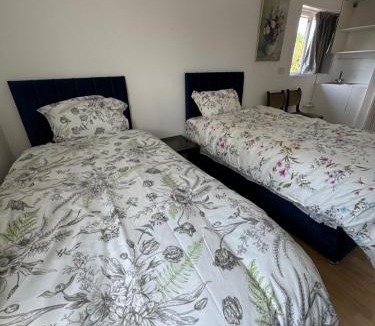 Heston Central House | Renfrew Road