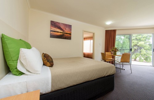 Old Calperum Hotel | Renmark Resort