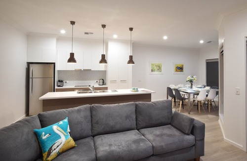 Renmark House | Renmark River Villas No 50 (with pool) - "The Potter Villa"