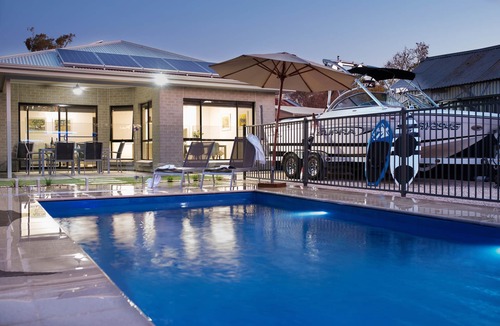 Renmark House | Renmark River Villas No 50 (with pool) - "The Potter Villa"