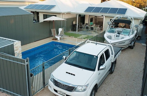 Renmark House | Renmark River Villas No 50 (with pool) - "The Potter Villa"