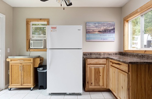 Mayfield House | Rennie Lake Hideaway