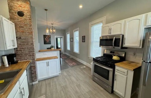 Front Park House | Reno'd 5Pts Buffalo Gem - Parking/Walkable with WiFi and AC