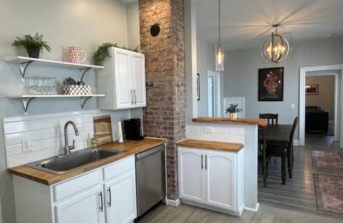 Front Park House | Reno'd 5Pts Buffalo Gem - Parking/Walkable with WiFi and AC
