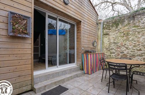 Mareuil-Sur-Lay-Dissais Cottage | Renovated House with Shared Pool and Garden in Mareuil-sur-Lay, Sleeps 6