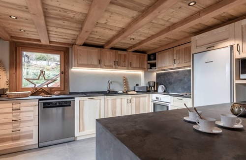 Saint-Nicolas-de-Veroce Apartment | Renovated chalet for 10 pers., St-Gervais, balcony, parking