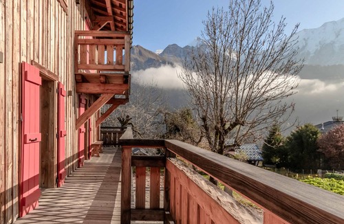 Saint-Nicolas-de-Veroce Apartment | Renovated chalet for 10 pers., St-Gervais, balcony, parking