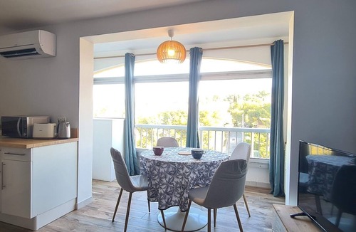 Saint-Mandrier-sur-Mer Apartment | Renovated, air-conditioned, fully-equipped T2