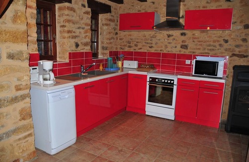 Sainte-Alvere Cottage | Renovated Farmhouse With Pool