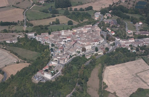Castelnau-de-Montmiral Apartment | Renovated studio in medieval village