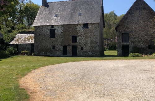 Saint-Meloir-des-Ondes House | Renovated 17th century house with large garden, quiet, close to beaches