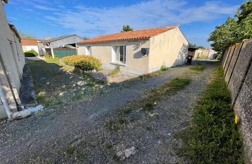 Saint-Michel-en-l'Herm House | Renovated house, quiet area, pets allowed, 5 people