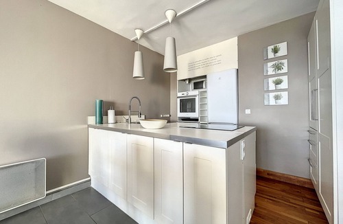 Carnon-Plage Apartment | Renovated 1-bed cabin on beach with parking in Carnon