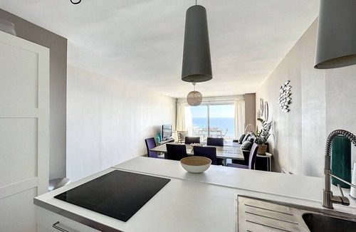 Carnon-Plage Apartment | Renovated 1-bed cabin on beach with parking in Carnon