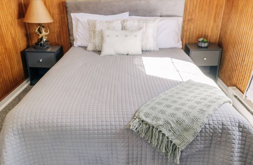 Gaines Cabin | Renovated 1-Bed Mountain Cabin