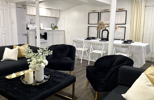 Southeast Yonkers House | Renovated 1 bedroom apartment 30 min train ride from manhattan