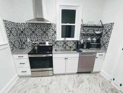 Forest Hills House | Renovated 1 bedroom in Forest Hills - A