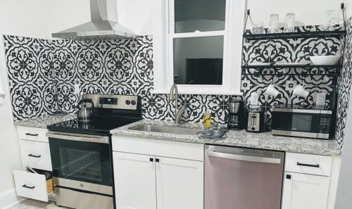 Forest Hills House | Renovated 1 bedroom in Forest Hills - A