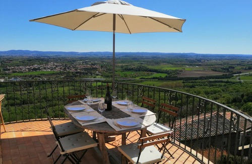 Lacoste Apartment | Renovated 100m2 apartment with panoramic view, 20m2 terrace, sleeps 6
