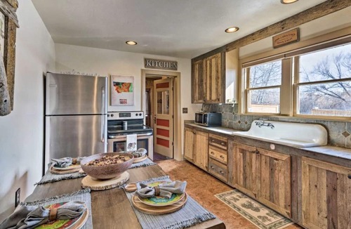 Roberts Cabin | Renovated 1865 log Cabin, Hot Tub and bunkhouse near Red Lodge, the pass , YNP