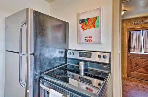 Roberts Cabin | Renovated 1865 log Cabin, Hot Tub and bunkhouse near Red Lodge, the pass , YNP
