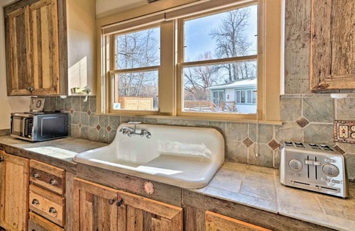 Roberts Cabin | Renovated 1865 log Cabin, Hot Tub and bunkhouse near Red Lodge, the pass , YNP