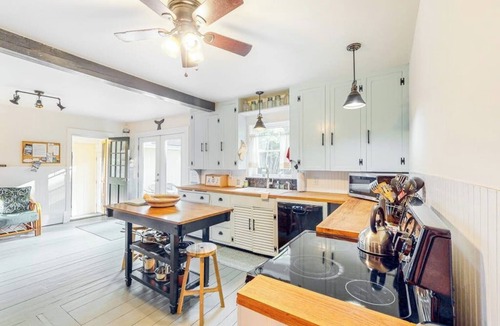 Penobscot House | Renovated 19th-Century Farmhouse w/270 Feet of Waterfront & Sunset Views