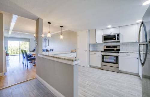 St. Petersburg Condo | Renovated 2 bed 2 bath condo with marina view