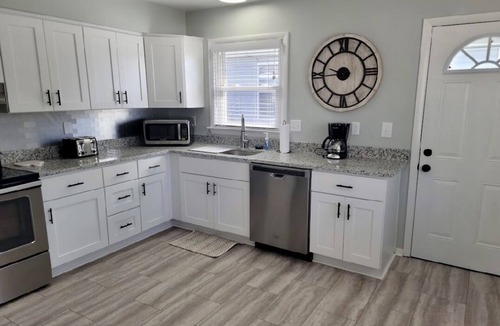 Northeast Virginia Beach House | Renovated 2 Bedroom, near VB Vibe district, Surf Park & Dome!