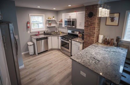 Kenmore House | Renovated 2-bedroom house with Hot Tub