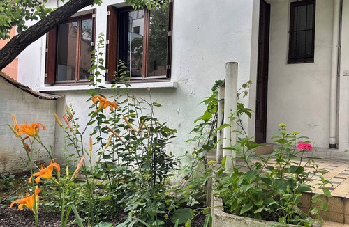 Issy-les-Moulineaux Apartment | Renovated 22m² studio with private tree-lined courtyard