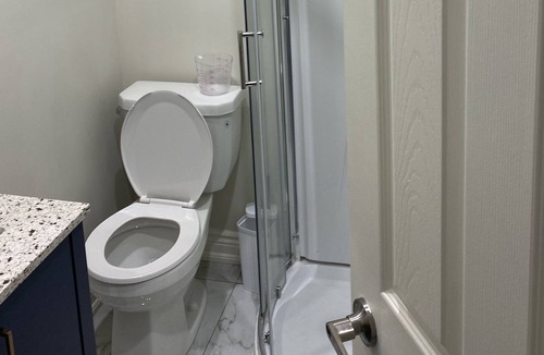 Hamilton House | RENOVATED | 2BED|2 BATH| SLEEP 5| HOUSE