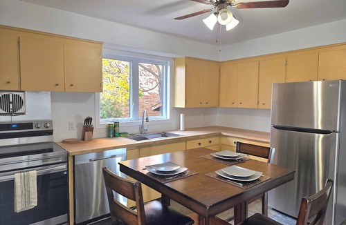Vanier Apartment | Renovated 2BR Apartment in Vanier North – Steps from Beechwood & Downtown