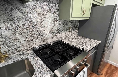 Reynoldstown House | Renovated 2BR Bungalow - 0.1 Mi to MARTA/BeltLine