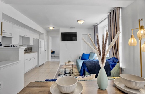 Germantown Apartment | Renovated 2BR in Germantown