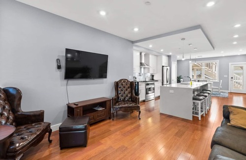 Trinidad Hotel | Renovated 2Level Flat+H St+Laundry