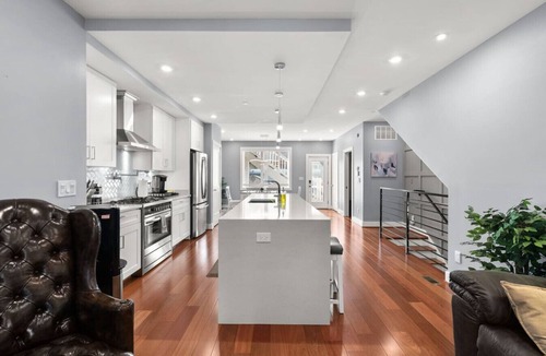 Trinidad Hotel | Renovated 2Level Flat+H St+Laundry