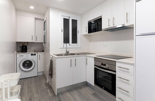 Torredembarra Apartment | Renovated 3-bedroom apartment near beach, air conditioning, parking